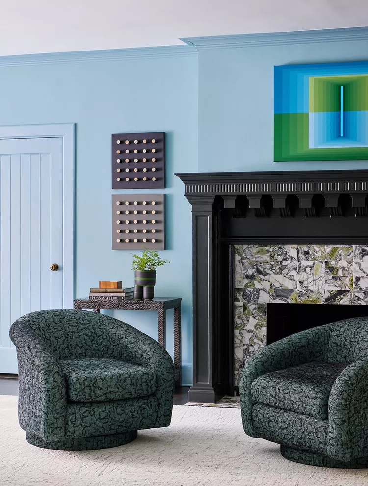 دیوار رنگ آبی