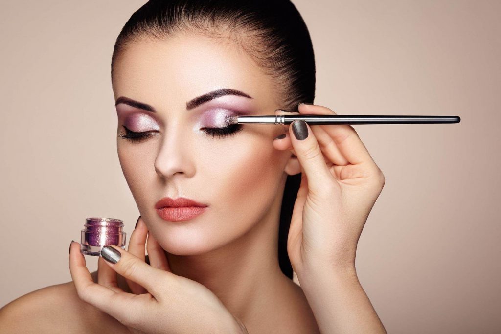 makeup8 - تاثیر میکاپ روی روحیه ی افراد