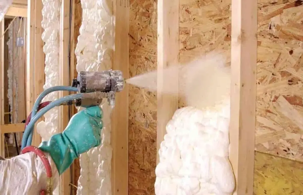 عایق پلی یورتان پاششی