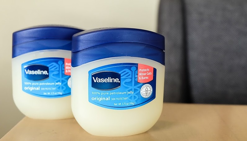 vaseline1 - 17 کاربرد منحصر به فرد برای وازلین