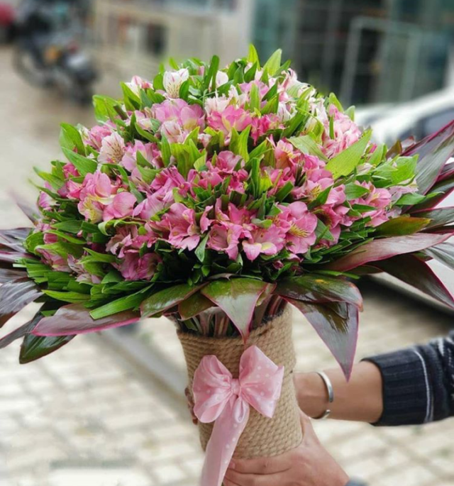 گل آلسترومریا برای هدیه دادن