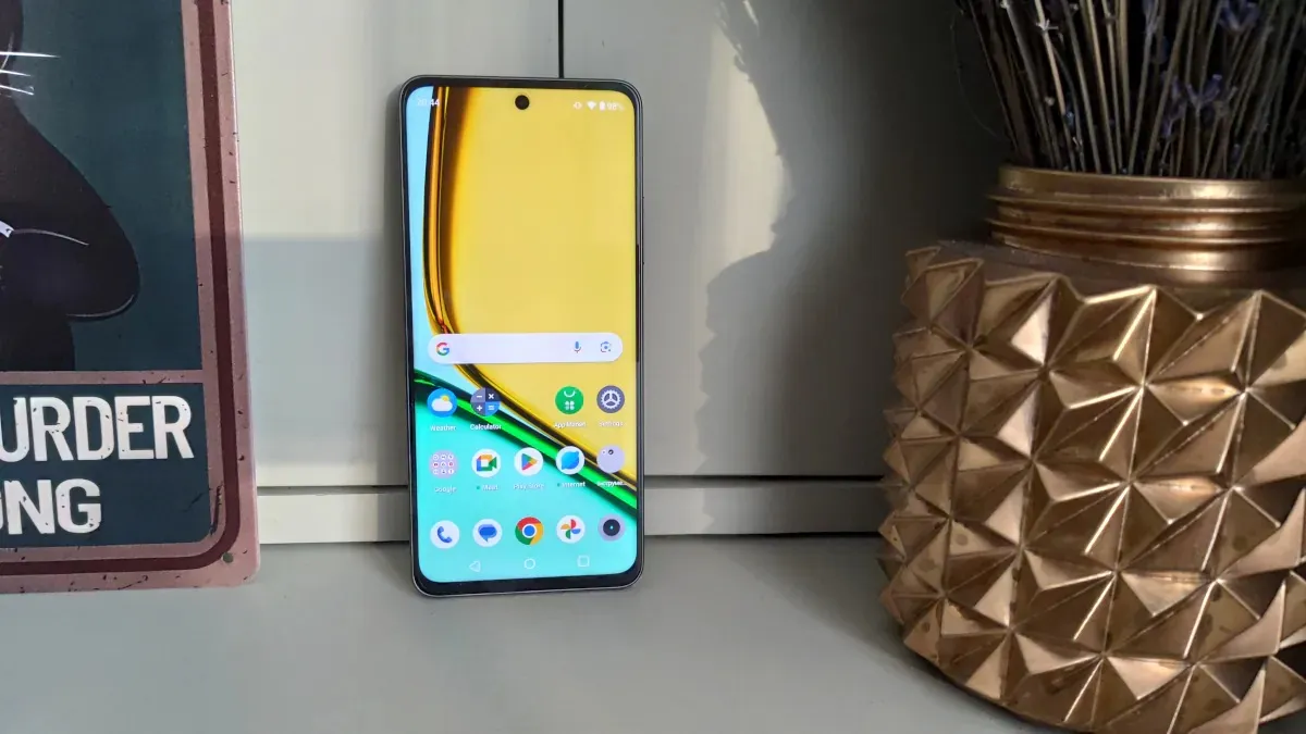 بررسی Realme C67 از نظر صفحه نمایش