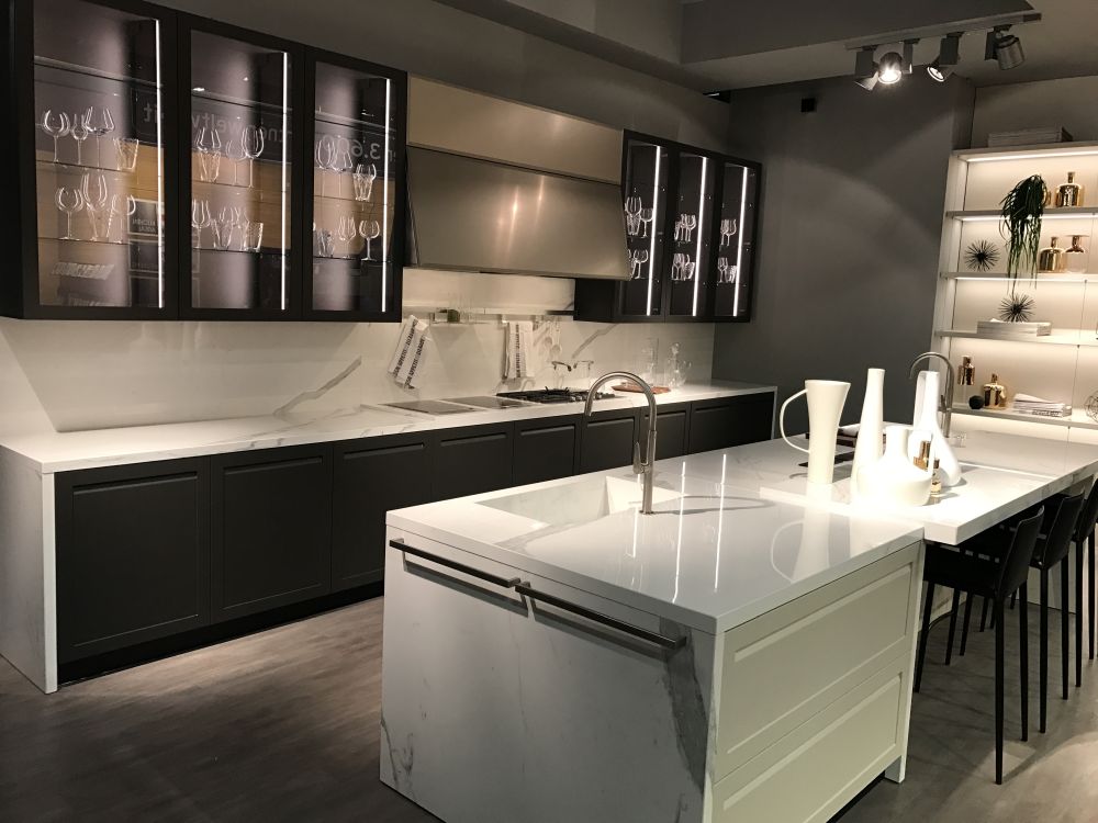 کابینت با نما شیشه ای طراحی کنید