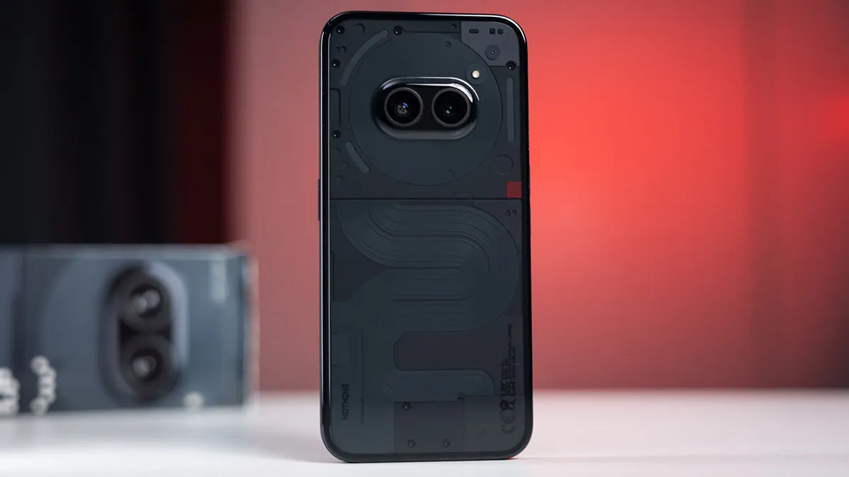 مقایسه طراحی Nothing Phone 2a و Poco X6