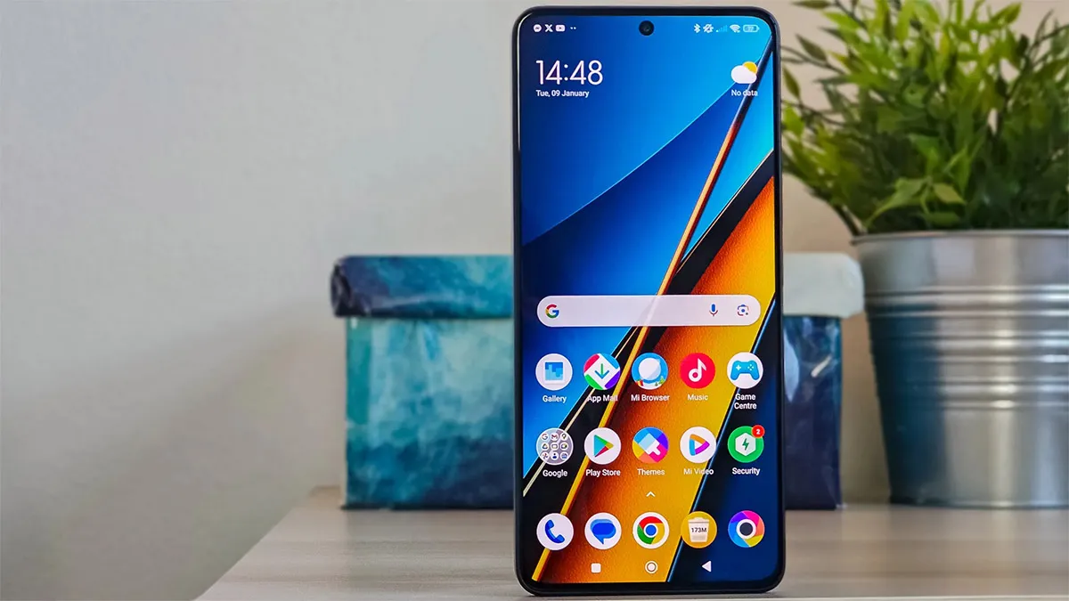 مقایسه Poco X6 و Nothing Phone 2a از نظر نمایشگر