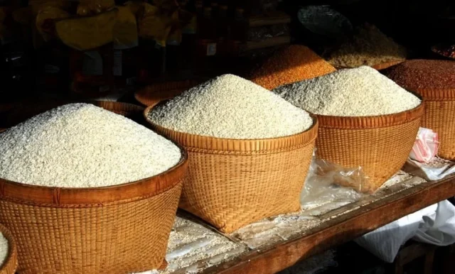 نگهداری برنج در مکان تمیز
